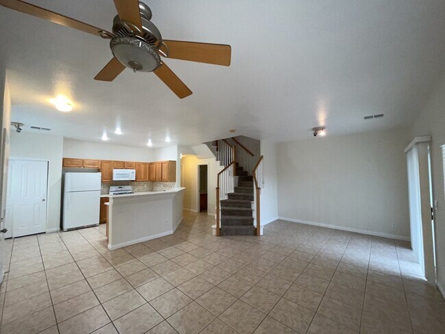 Building Photo - SPACIOUS 3-BEDROOM 2 1/2 BATH TOWNHOME IN GATED COMMUNITY