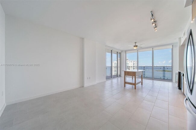 Building Photo - 2150 N Bayshore Dr