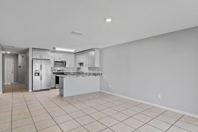 Building Photo - 3/2 Duplex near Sleepy Hollow Sports Complex in Leesburg