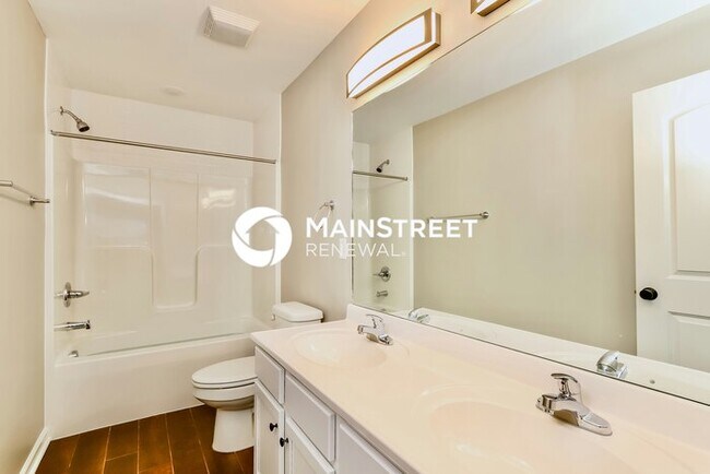 Building Photo - 3 Bedroom Pet-Friendly Home in Jeffersonville, IN with Main Street Renewal