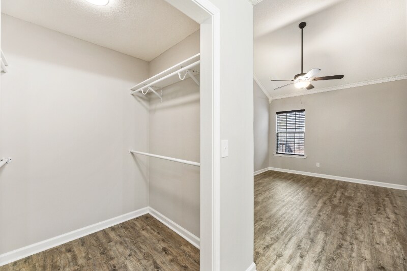 Building Photo - 4051 Hidden Hollow Dr