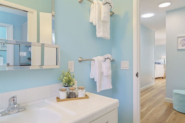 Building Photo - 3 br, 1.5 bath House - 3853 Ocean Spray