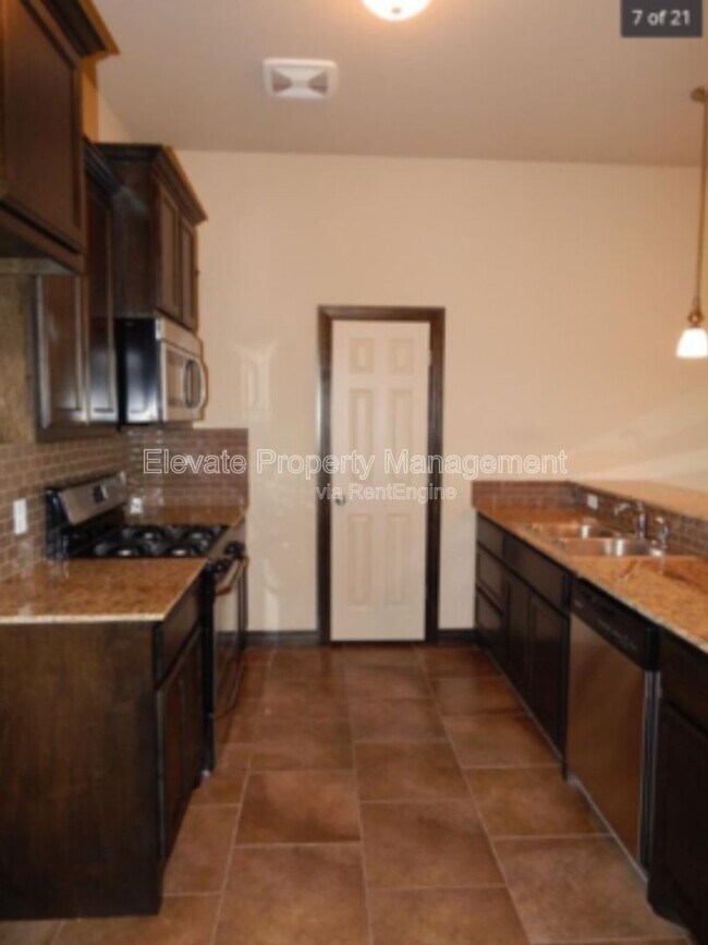 Building Photo - 2314 Starwood Wy