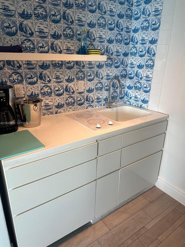 Building Photo - 1100 West Ave