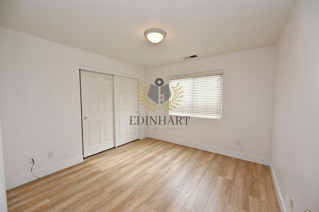 Building Photo - 6083 E Andrews Ave