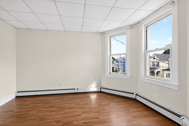 Building Photo - 49 Welland Ave