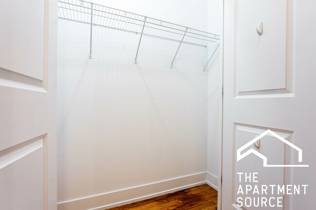 Building Photo - 625 W Melrose St