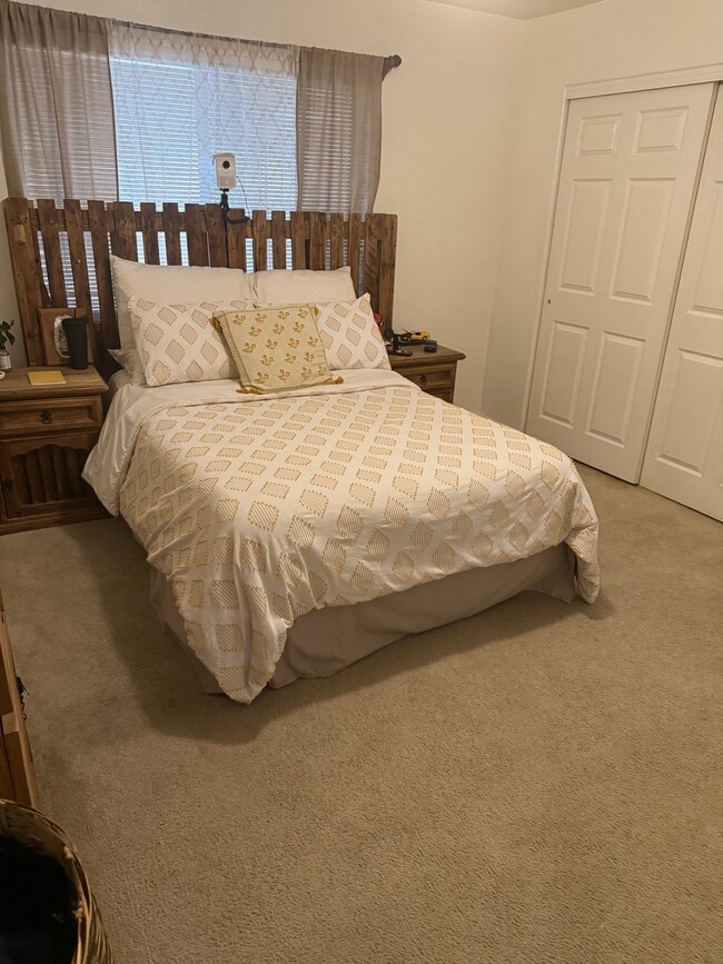 Building Photo - 2536 N Corinthian Garden Dr