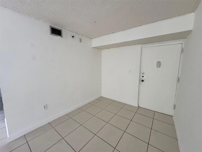 Building Photo - 9688 Fontainebleau Blvd