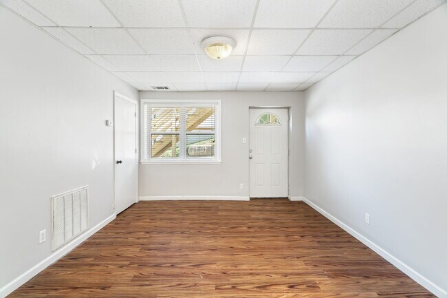 Building Photo - 2751 Jersey Ave