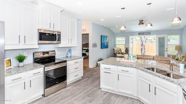 Building Photo - 707 Amberjack Ln