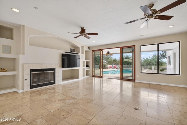 Building Photo - 8001 E Vista Bonita Dr