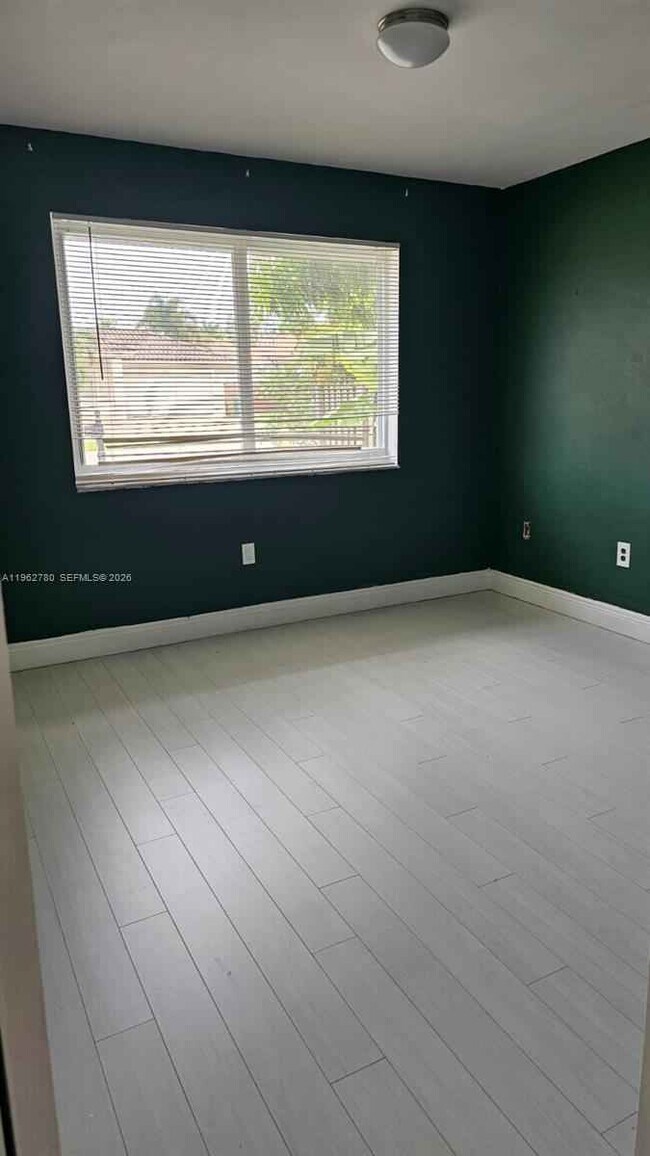 Building Photo - Southwest 93rd Avenue, Palmetto Bay, FL 33157 - 4 BR 2 BA single-family home