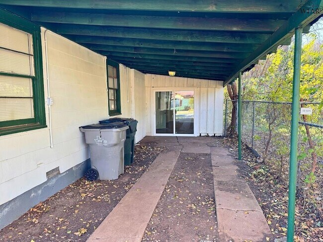 Building Photo - 1627 Oceola Ave