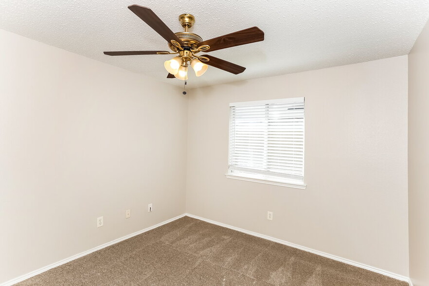 Building Photo - 176 Palm Dr