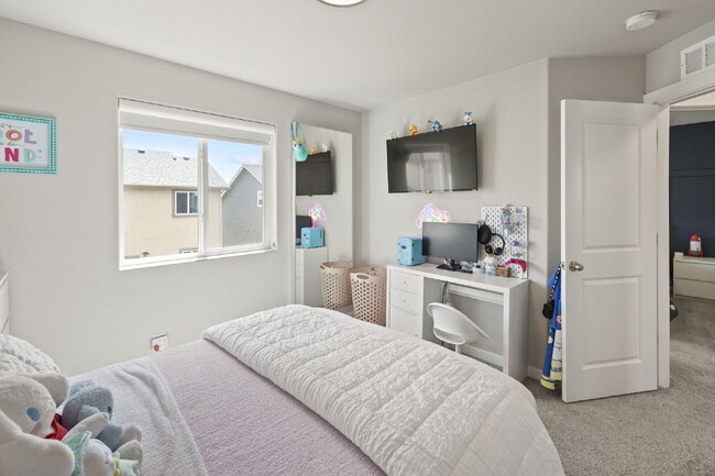 Building Photo - Beautiful 2 story home with 3 bedrooms in desirable Lorson Ranch Community.