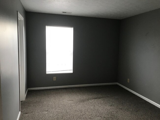 Building Photo - Plainfield - 3 BR + loft