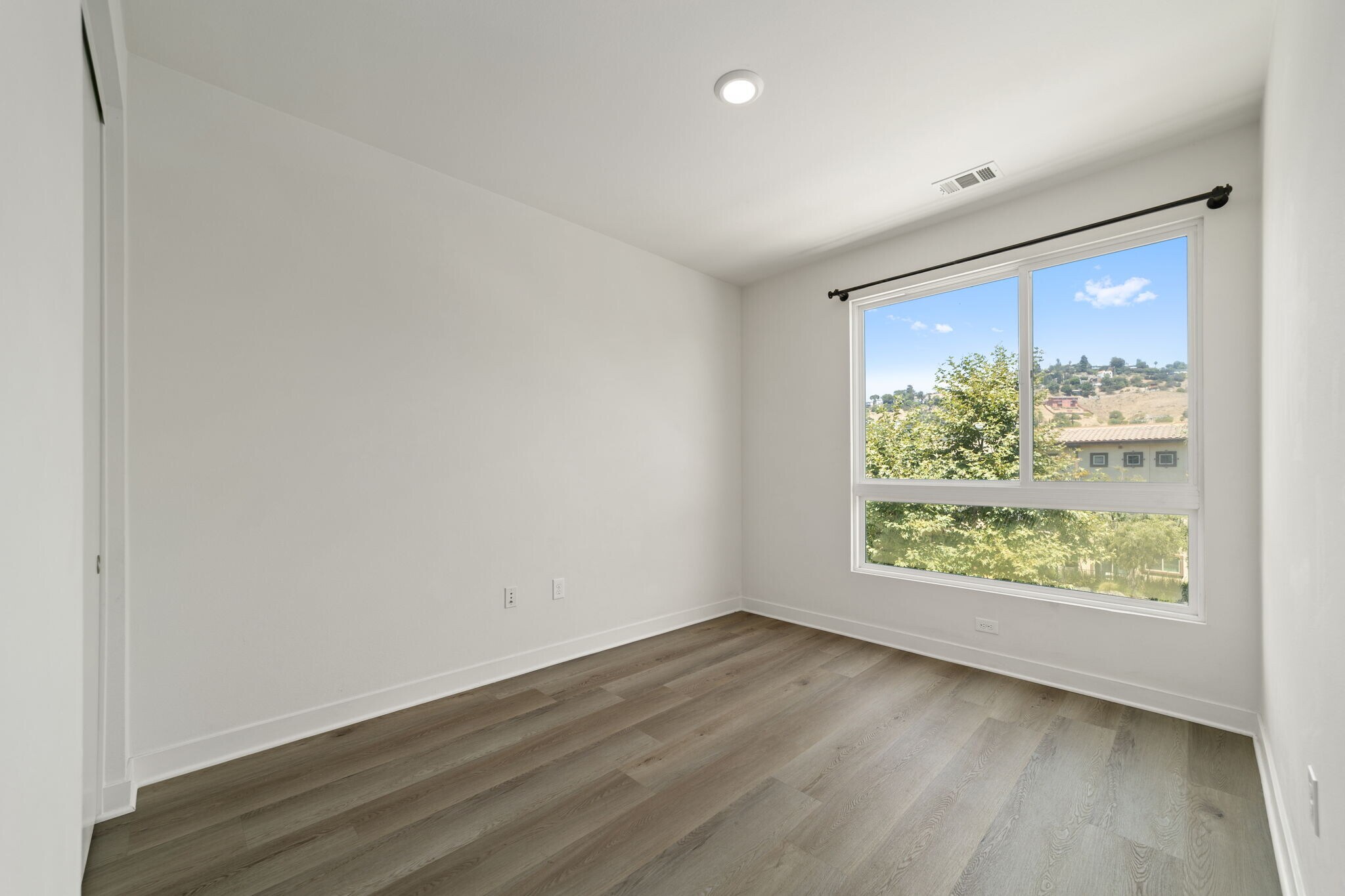 3rd Floor bed #1 - 2581 Arvia St. #13