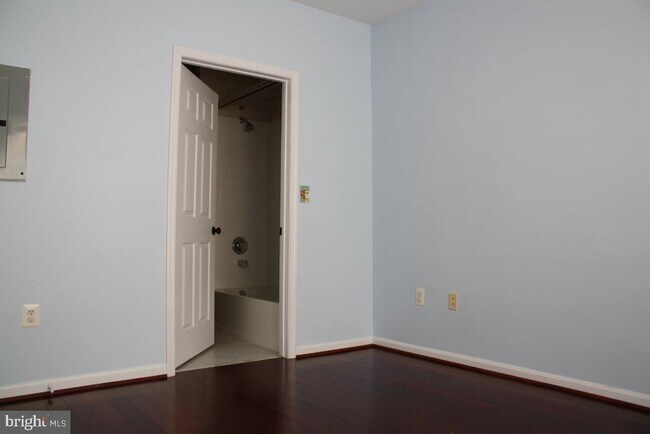 Building Photo - 4561 Strutfield Ln