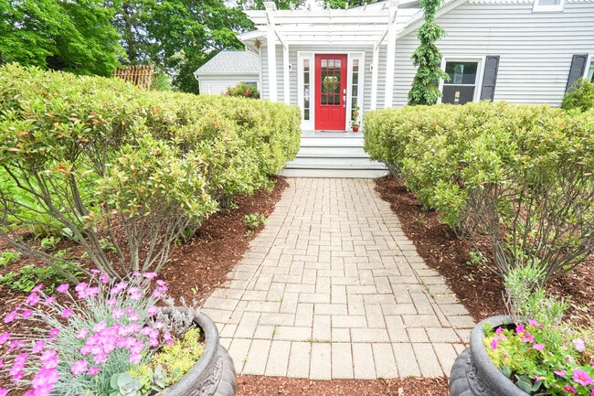 Building Photo - 48 Fales Ave