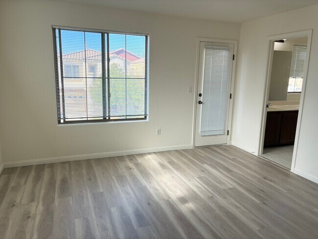 Building Photo - 4228 S Sugar Dr