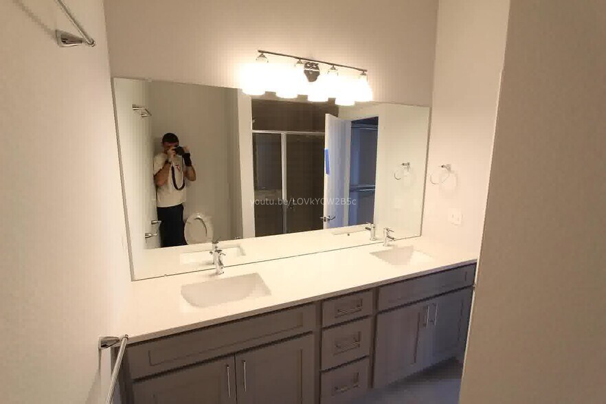 Building Photo - 1919 W 46th Ave