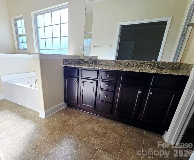 Building Photo - 7231 Kenyon Dr