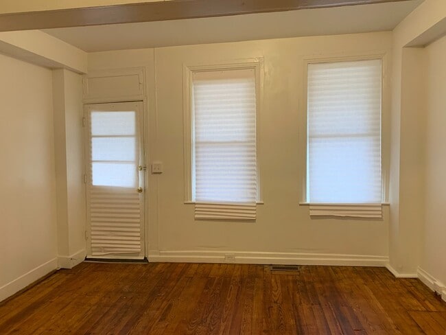 Building Photo - Video in Photos-2 Bedroom Home Near Farquhar Park-York City SD