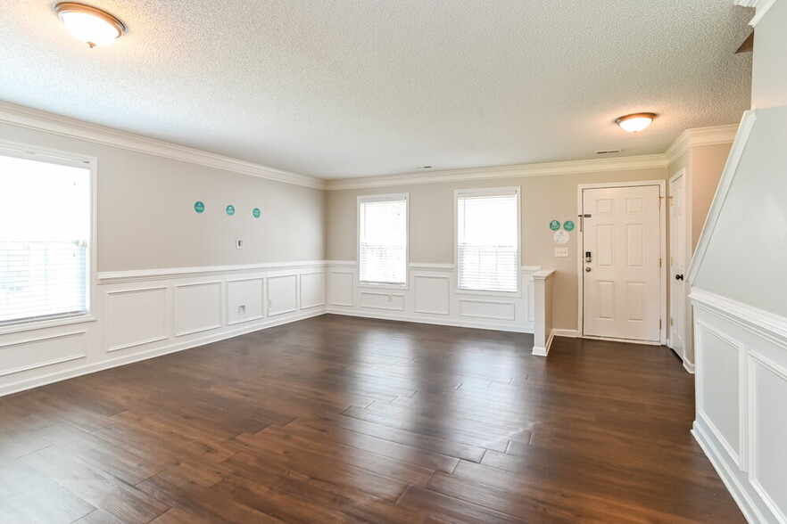 Building Photo - 2739 Highland Park Dr