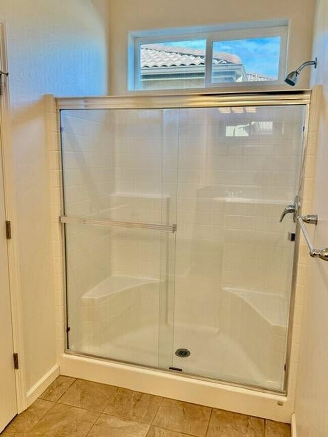 Building Photo - 1762 Bolton Ave