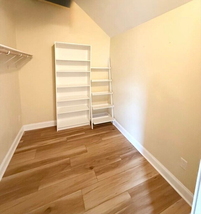 Building Photo - 6 Brigham St