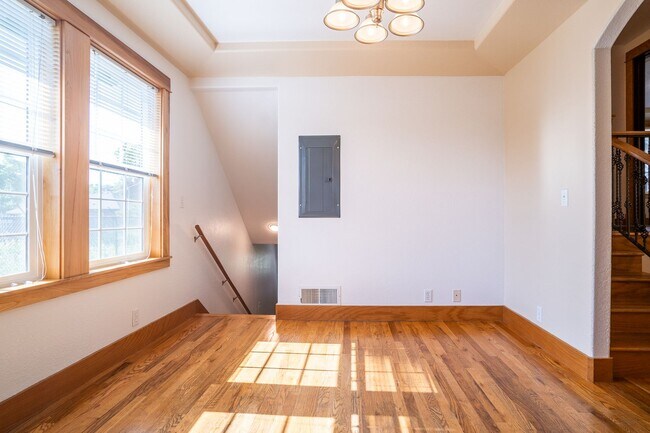 Building Photo - 3-bedroom 2-bath House SW Albany $2,395