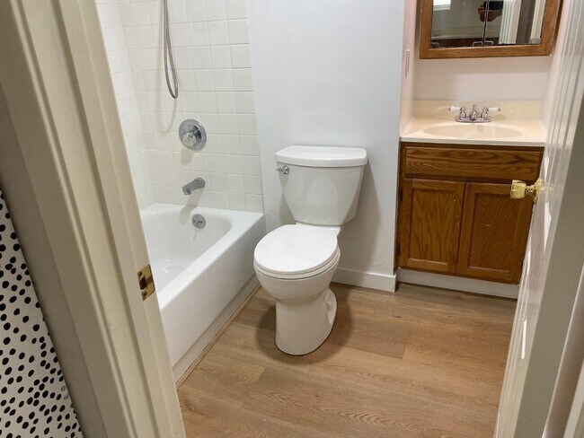 Building Photo - 81 Camelot Ct