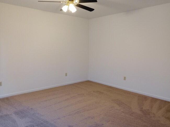 Building Photo - 2416 Calder Ct