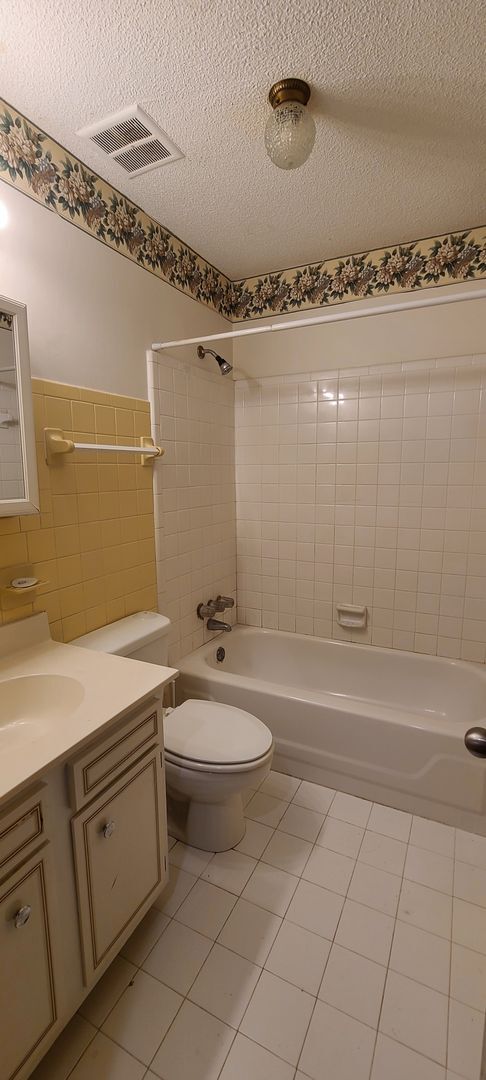 Building Photo - 4 Bedroom home near Summerville High School- (NOT Section 8 approved)