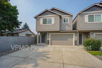 Building Photo - 13602 NE 75th Cir