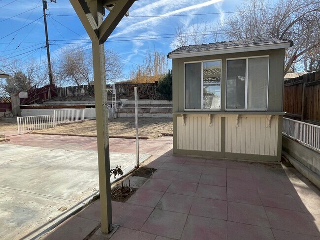 Building Photo - Victorville, 3 Bedroom, 2 Bathrooms, Large...
