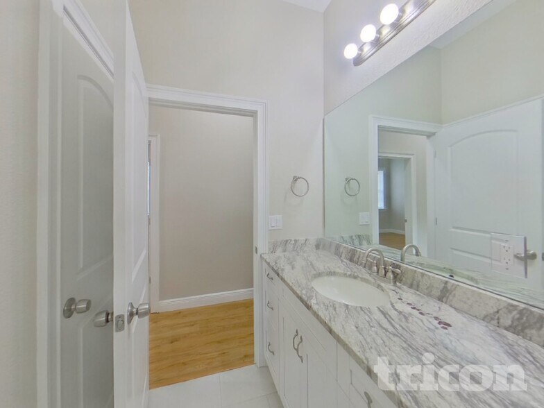 Building Photo - 7703 N Huntley Ave