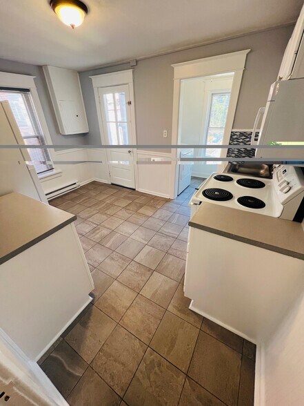 Building Photo - 545 Benton St