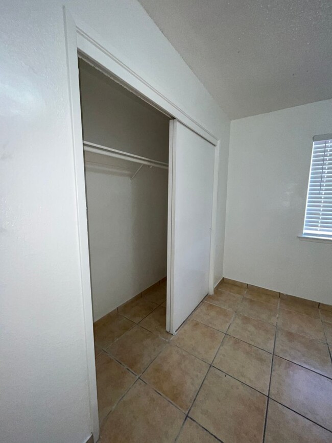 Building Photo - 2268