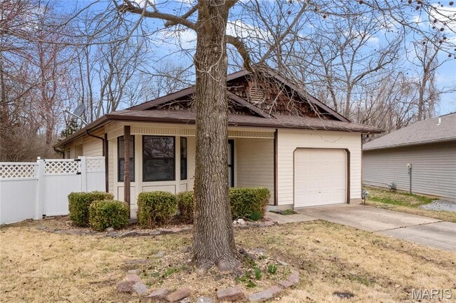 Building Photo - 701 Oak Hollow Ct