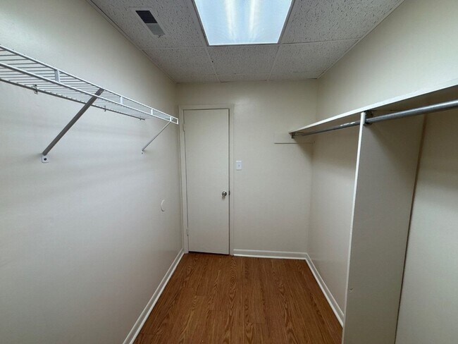 Building Photo - 3607 Lark Cir