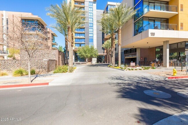 Building Photo - 100 W Portland St