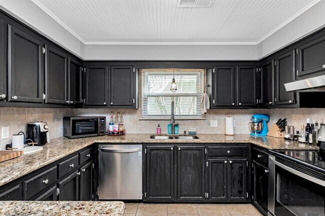 Building Photo - 9221 Fox Run Ave