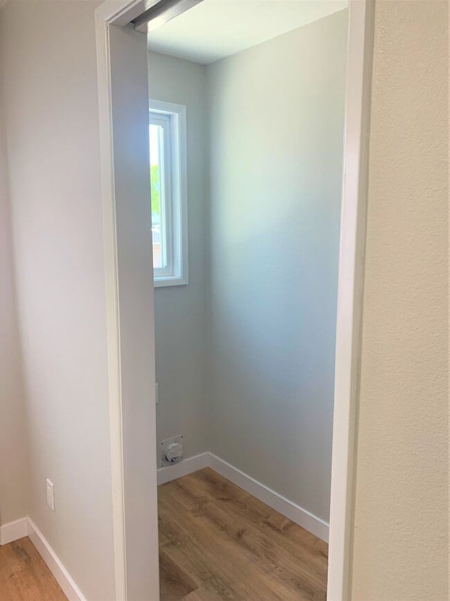 Building Photo - Desirable Cascade Park Location with Many ...