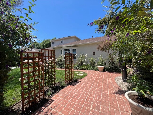 2723 Barry Ave. L.A. 90064 - 2723 Barry Ave