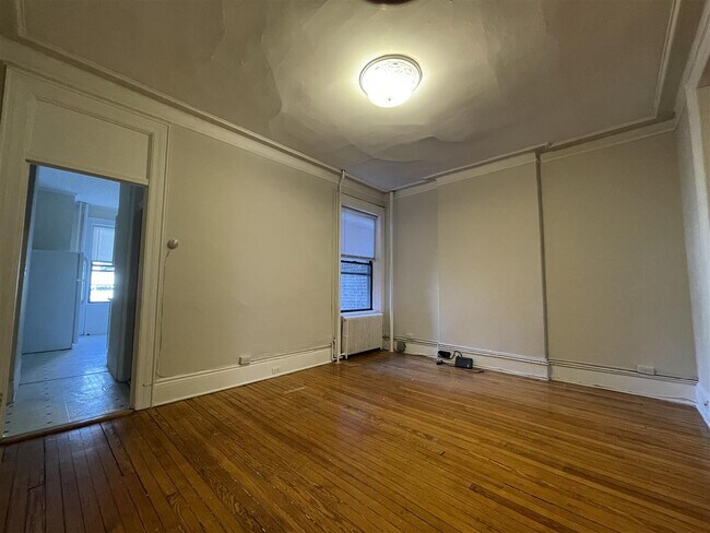 Building Photo - 1124 Washington St