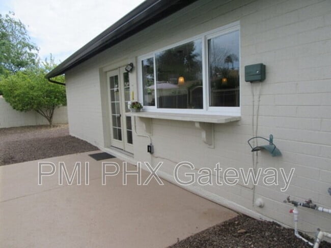 Building Photo - 5312 E Gelding Dr