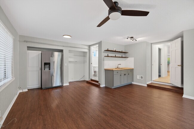 Building Photo - 914 El Paseo Rd