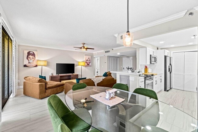 Building Photo - 899 Jeffery St